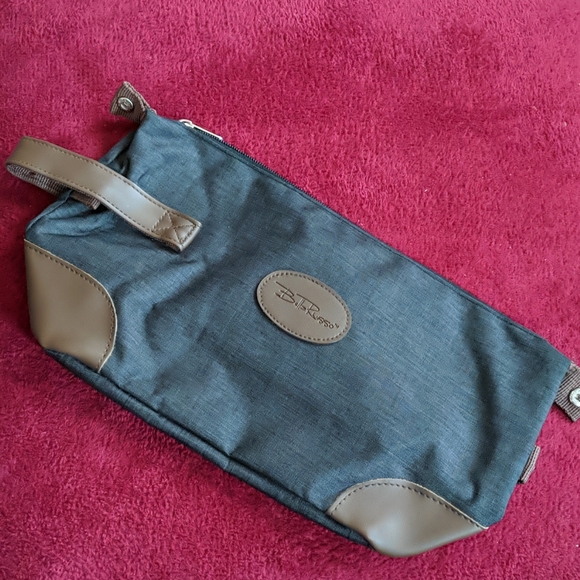 *. Bella Russo Toiletry Bag - Picture 1 of 9